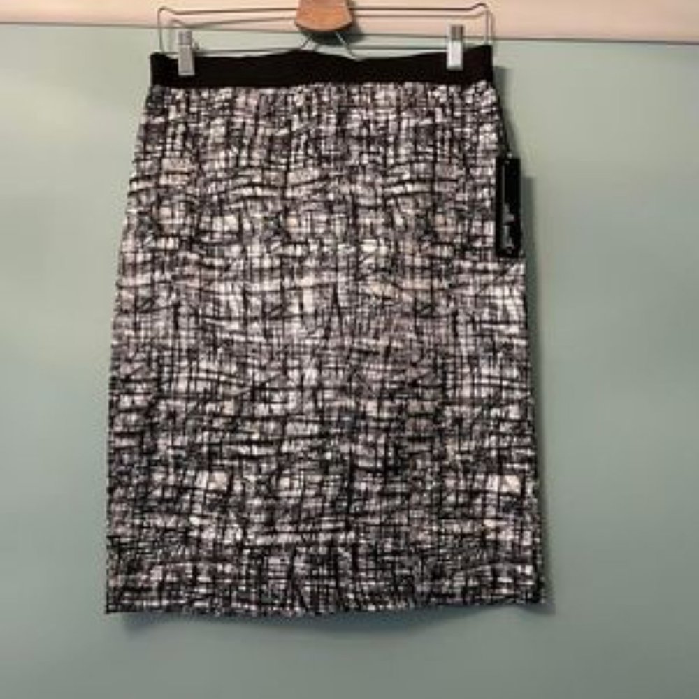 Black and white abstract pattern, Will Smith size S skirt, knee length NWT